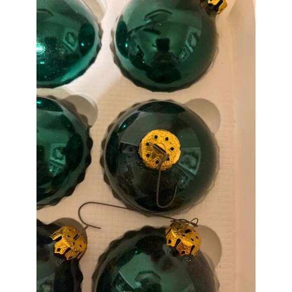 The Victorian collection six green Christmas ornaments - Picture 3 of 5